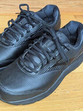 NEW Brooks Addiction 'Walker' Leather Sneakers (men's 9)